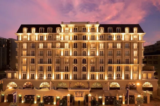 Cape Royale Luxury Suites