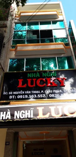 LUCKY Hotel