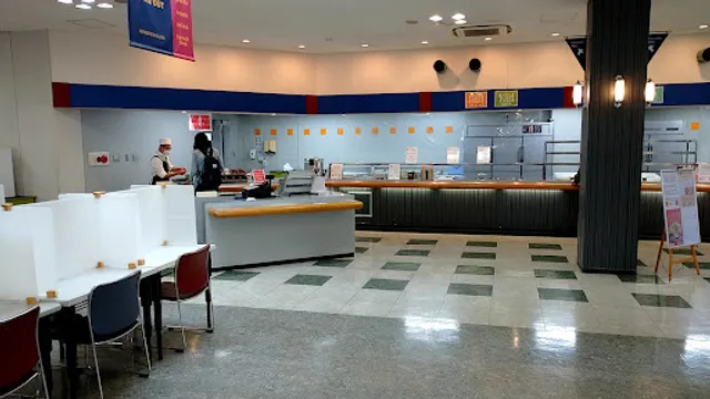 カフェテリア「プルシアンブルー」