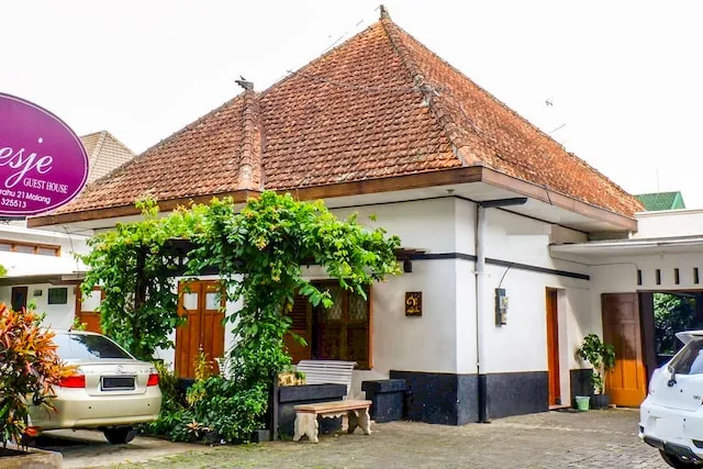 Super OYO 353 Loesje Guest House Syariah