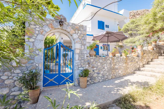 Finikas Resort Sfakia - Seaside Rooms (Natassa's Place)