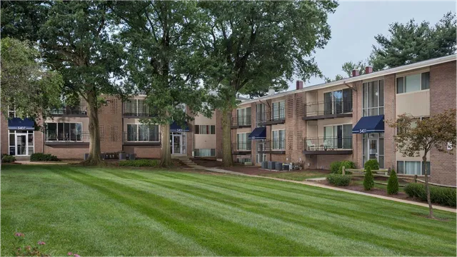 Carrollon Manor Apartments