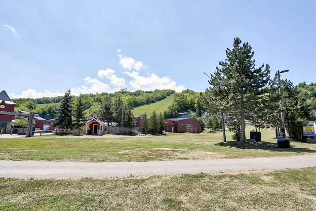 Cachet Crossing - Resort Homes by Blue Mountain Resort