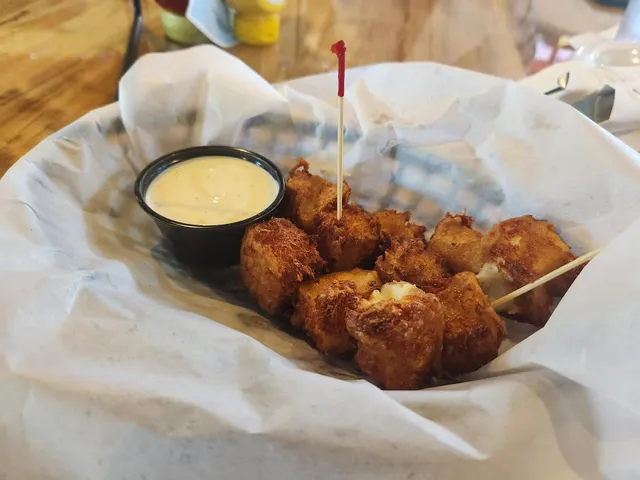 Louie's Lake Bar & Grill