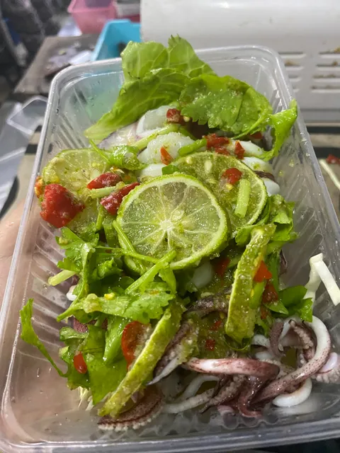 ร้านนายหอยอาหารทะเลสด ถนน30เมตร ทางเข้าปั๊มน้ำมัน