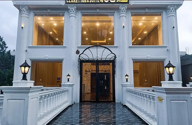 Claret Inn & Suites by Lawrence hotels