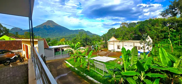 Holi Homestay Trawas