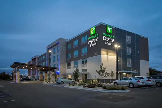 Holiday Inn Express & Suites Boise Airport by IHG