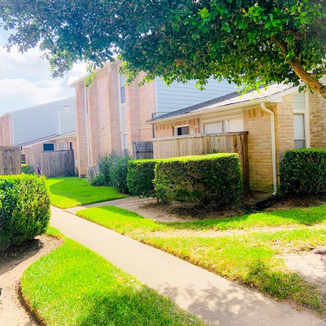 Emerald Cove Apartments