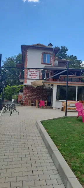 Къща „Марчела“ и ресторант „Мъри“