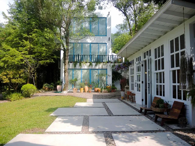 Full Blossoms Garden House