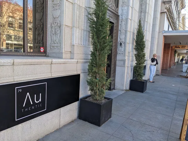 Au Thentic