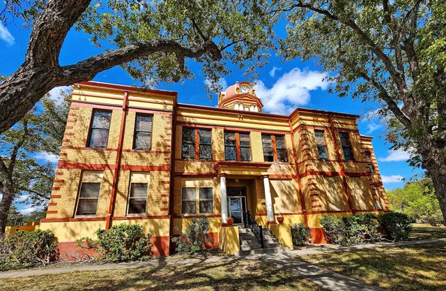 Kinney County Courthouse
