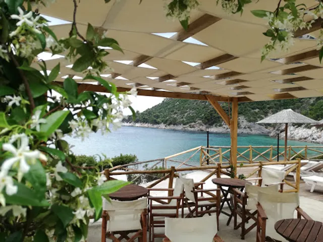 Apanemo Restaurant & Beach Bar