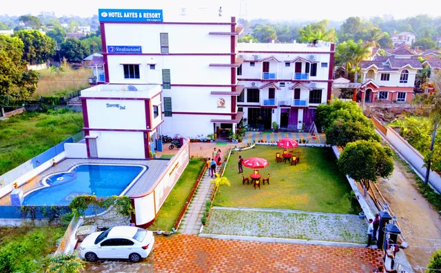 Hotel Aayes & Resort