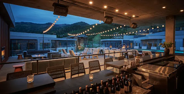 The Pool House Bar & Grill