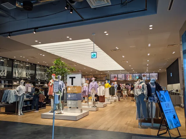 Gap Store Shinjuku Flagship