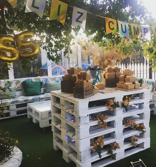 Black & white cafetería y repostería casera