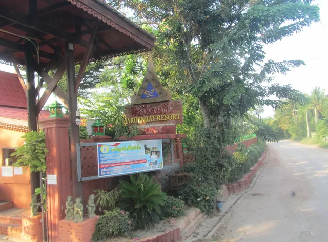Jaroenrat Resort, Amphawa