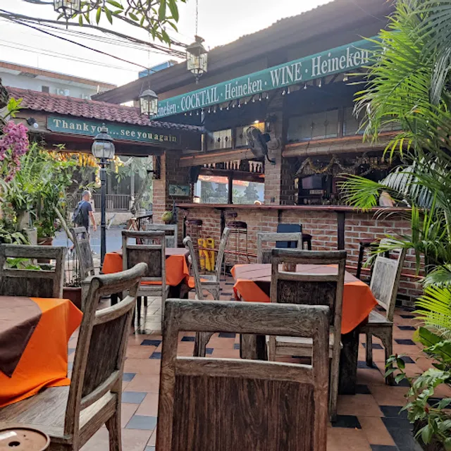 Laguna Garden Restaurant Pantai Mengiat