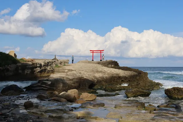 Daimyojin Rock Red Torii