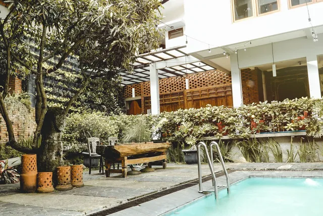 Lotus Art Garden Hotel