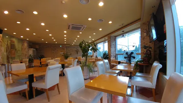 맘스터치 - 경상국립대점