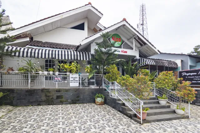 Urbanview Alza by RedDoorz