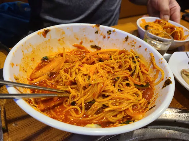 고기굽는 男子(남자) 수영점