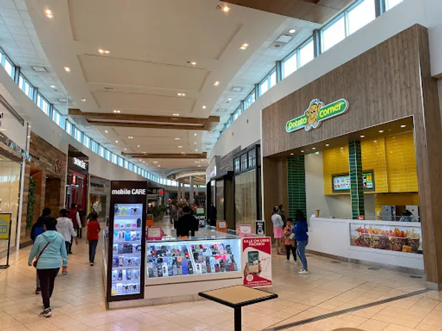 CF Chinook Centre