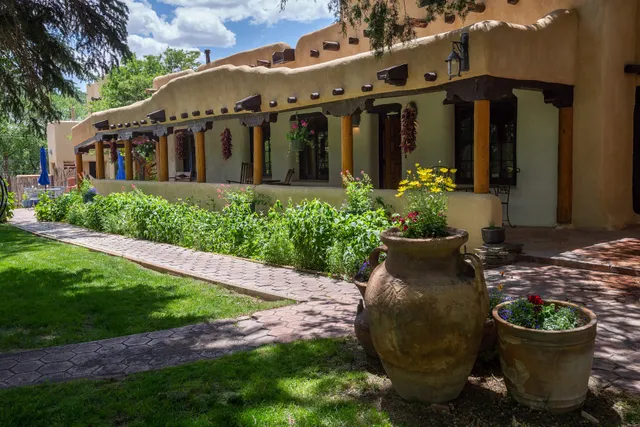 Inn on La Loma Plaza