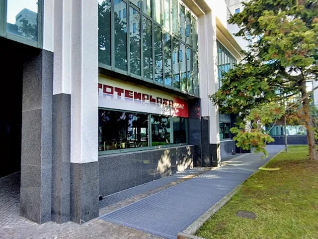 Totem Plaza Cafe