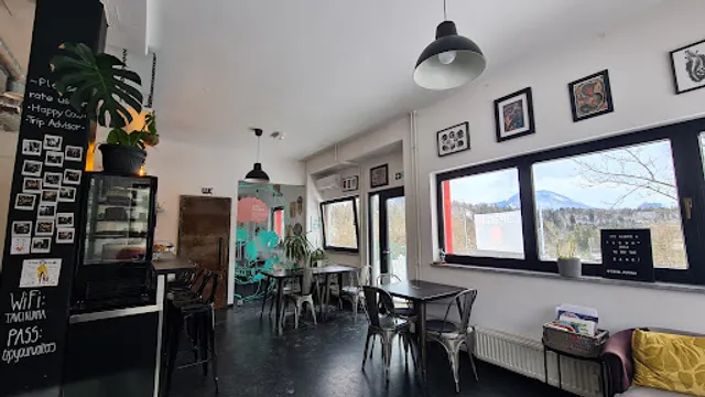 Tavci Kuhna & Ayatana deli