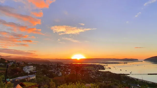 Maison Mahogany - Fantastic Knysna Lagoon Views and SOLAR - self-catering holiday home in Paradise