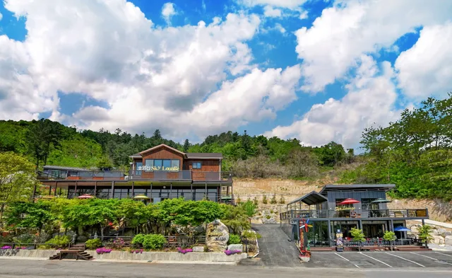 Gapyeong Homyeongsan Sky Lounge Pension & Cafe