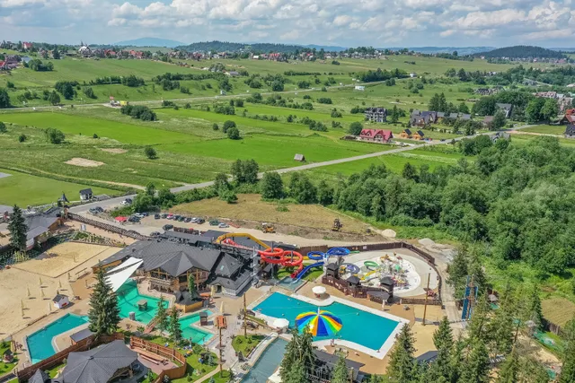 Domki z bali pod termami