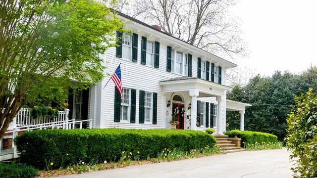 The Grand Magnolia House