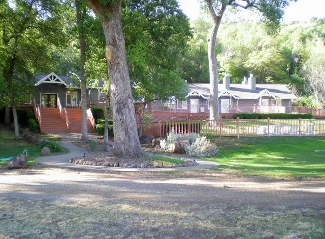 Oasis Springs Lodge