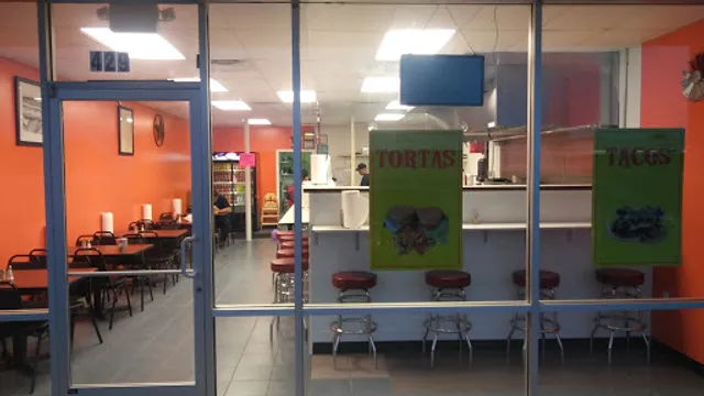 El Cacheton Tacos y Tortas