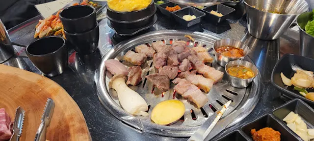 돈수르 연탄구이전문점