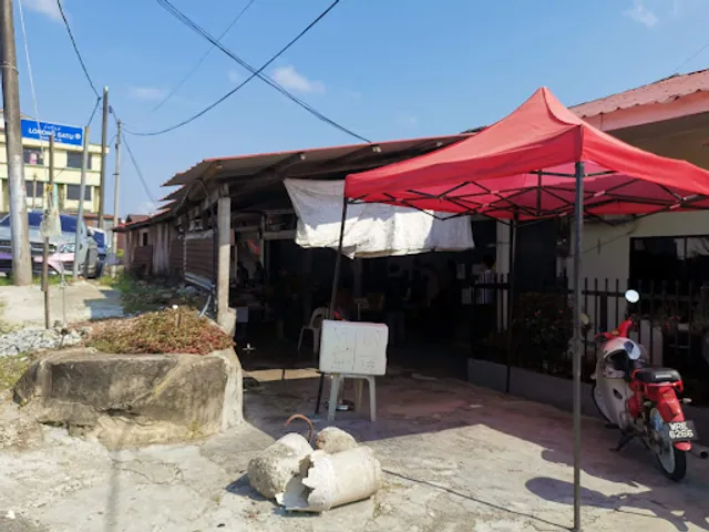 Kulai Mok Gao Beef/Seafood/Pork Noodles