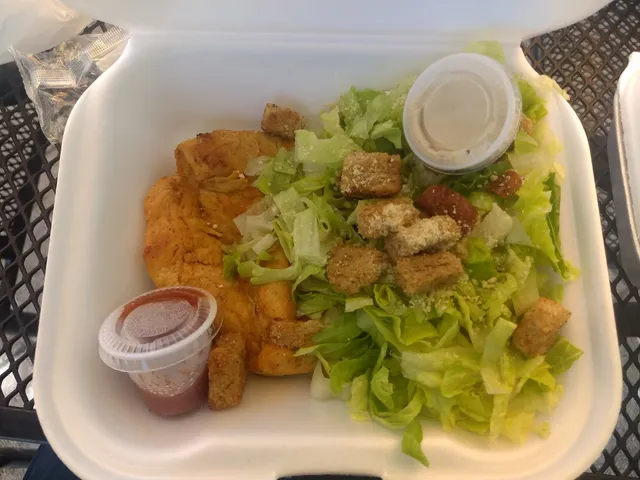 Bahía Tropical Bar & Restaurant