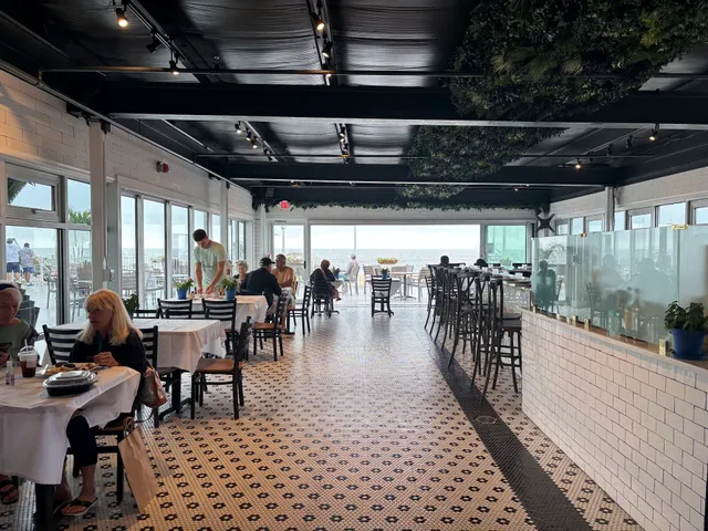 bai-tee Bakery • Cafe • Kitchen • Bar