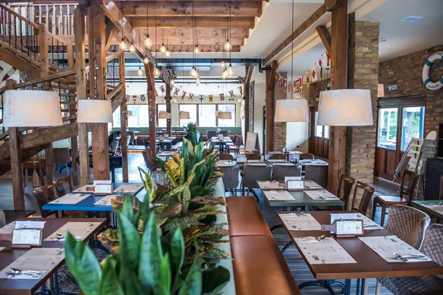 VakVarjú Csónakház