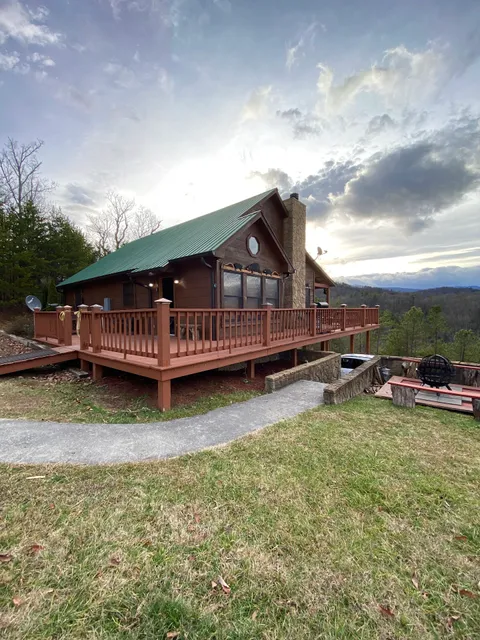 Kori's Mountain View Cabin / Aardvark Cabin Rentals