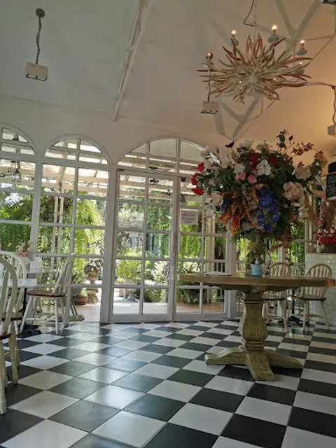 Misstar Cafe by Davika