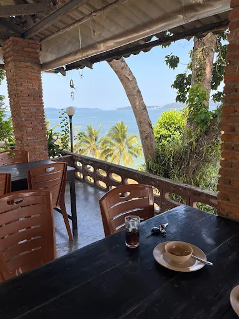 ปากน้ำซีฟู้ดระนอง