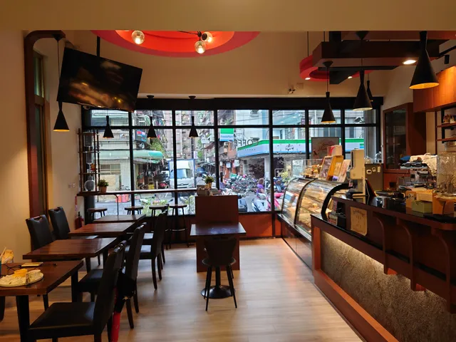 M3718 (菜單/營業時間依FB公布為準)