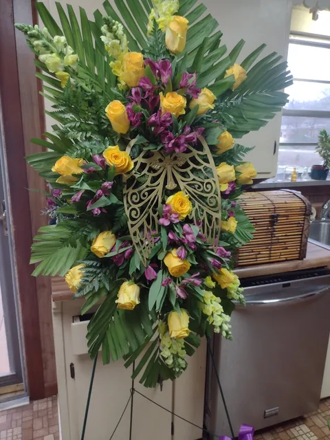 Hometown Girls Flowers, Gifts & Frames