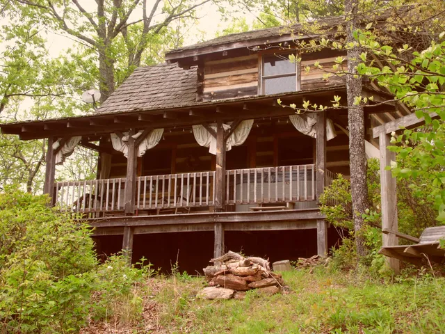 Fiddler's Roost B & B Cabins - Each With Hot Tub